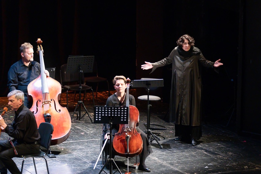 26_kurtag_100_szszz_kisszinhaz