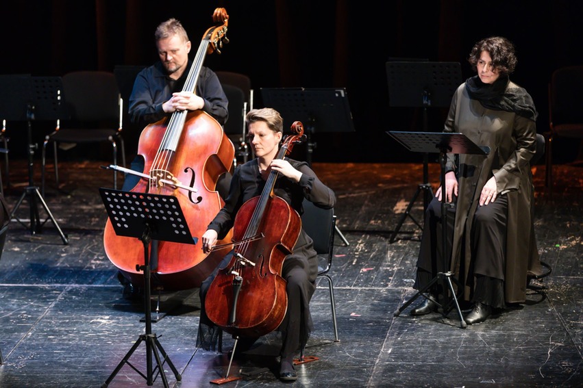 29_kurtag_100_szszz_kisszinhaz